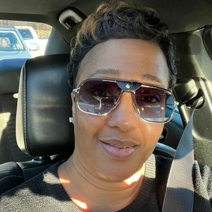 Meet your Posher, Monique